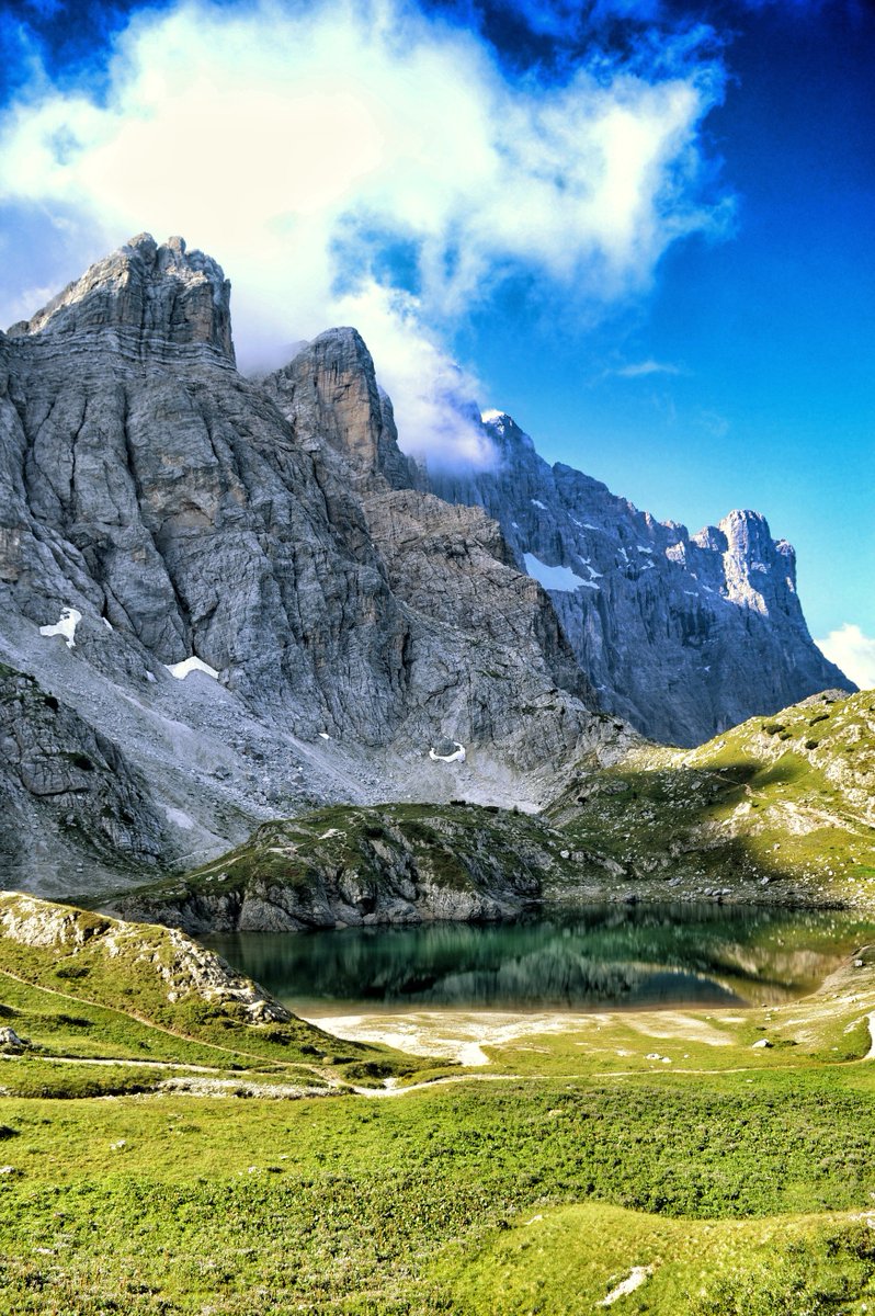 pizzo_76's tweet photo. Dal centro di Alleghe ai piedi del monte Civetta e del lago Coldai: 1200 metri di dislivello ammirando le cime più belle delle Dolomiti con notte in rifugio #Coldai #dolomiti #visitveneto #travel #belluno https://t.co/vkrfxezupU https://t.co/LfRq4rkQt7