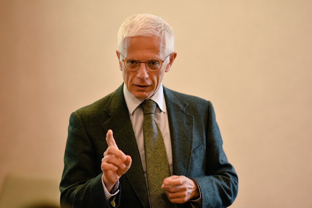 UniLUISS's tweet photo. “Oggi parte #FestivalSviluppoSostenibile e #LUISS partecipa con numerosi eventi. Per il nostro Ateneo il tema della #sostenibilità è di enorme importanza e l’adesione a questa iniziativa nazionale lo dimostra”, Docente #LUISS @MatCaroli alla lecture ‘Declinare Olivetti al Futuro’ https://t.co/sJTQhqtLPN