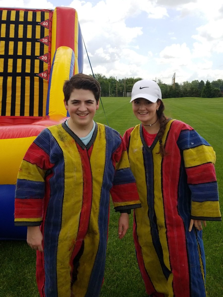 Fun getting ready for the Renaissance Rally <a href="/TwpRenaissance/">Twp Renaissance</a> @PrincipalWTHS @SuperintendWTPS