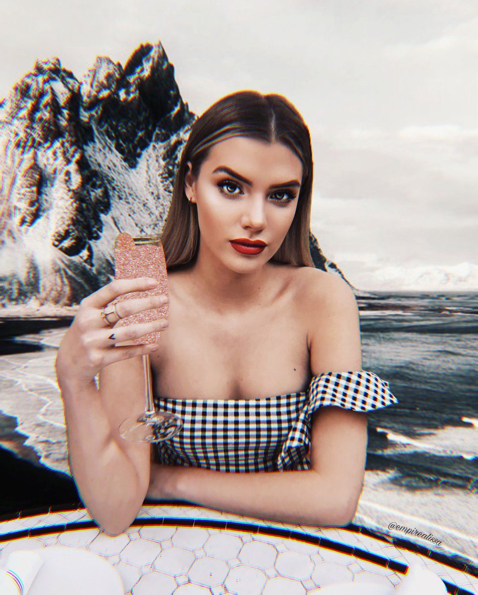 empirealissa's tweet photo. Queen of serving looks https://t.co/G3a3OCOhmc