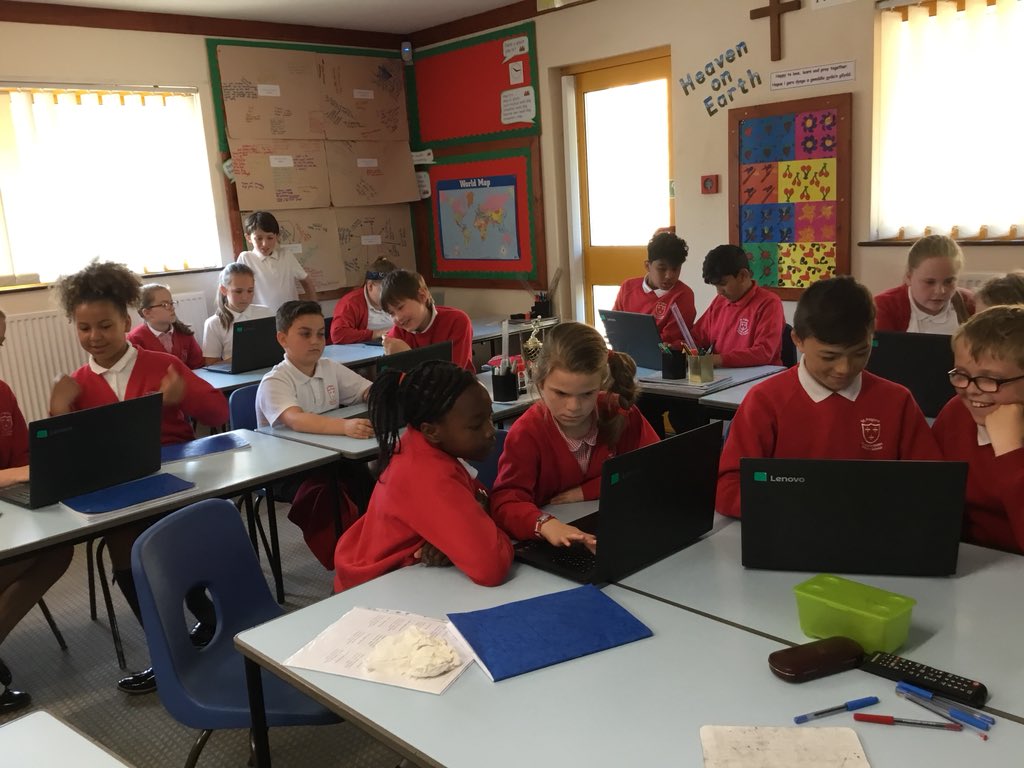 stfagansdigital's tweet photo. Working together using PowerPoint Online to create a group slide Showbie out geography presentations #DCFWales #interactingandcollaborating https://t.co/KKK7tLR067