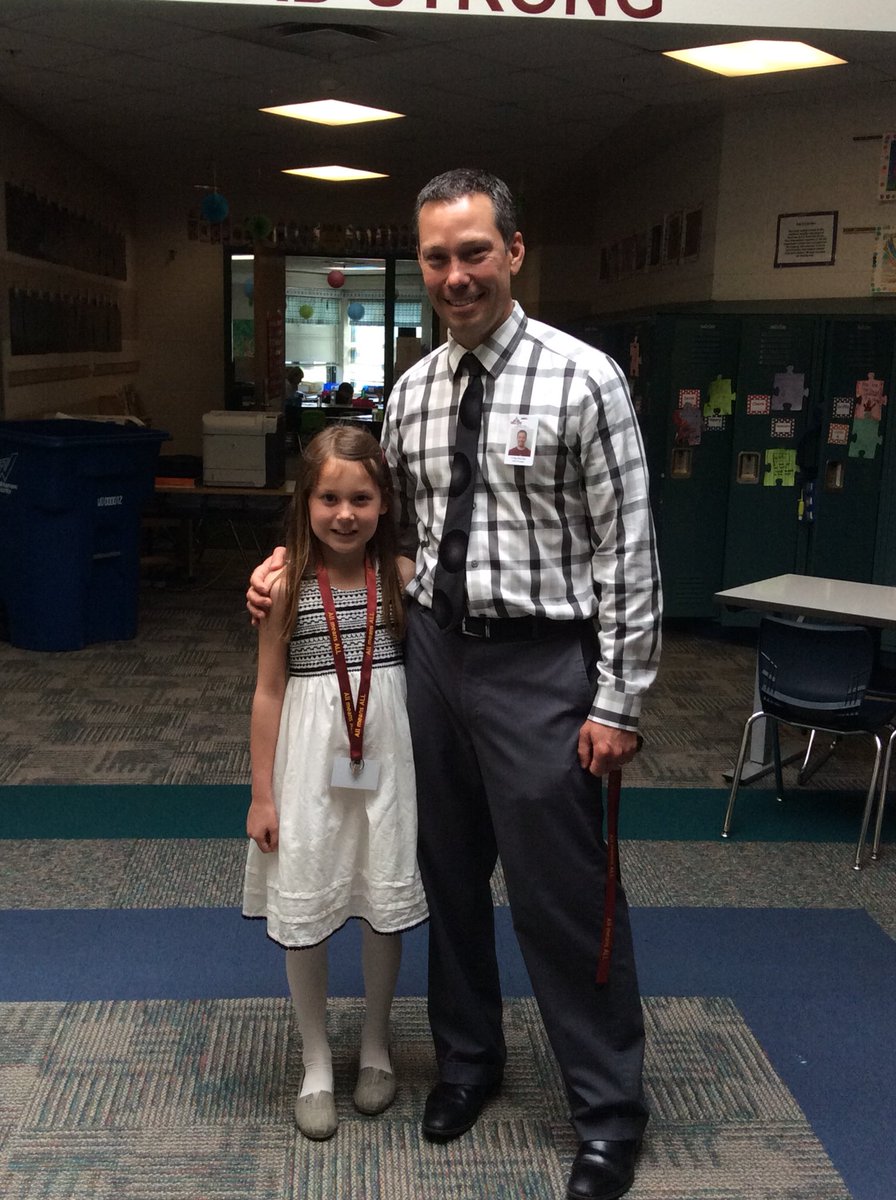 2ndGradeStars11's tweet photo. Livie is Principal of the Day! #dreadstrong @CraigMcCalla24 https://t.co/EyGvRVI1S3