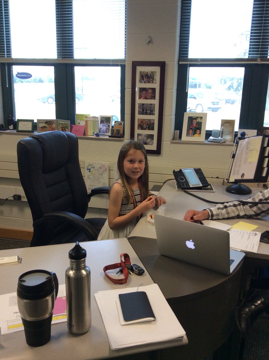 2ndGradeStars11's tweet photo. Livie is Principal of the Day! #dreadstrong @CraigMcCalla24 https://t.co/EyGvRVI1S3