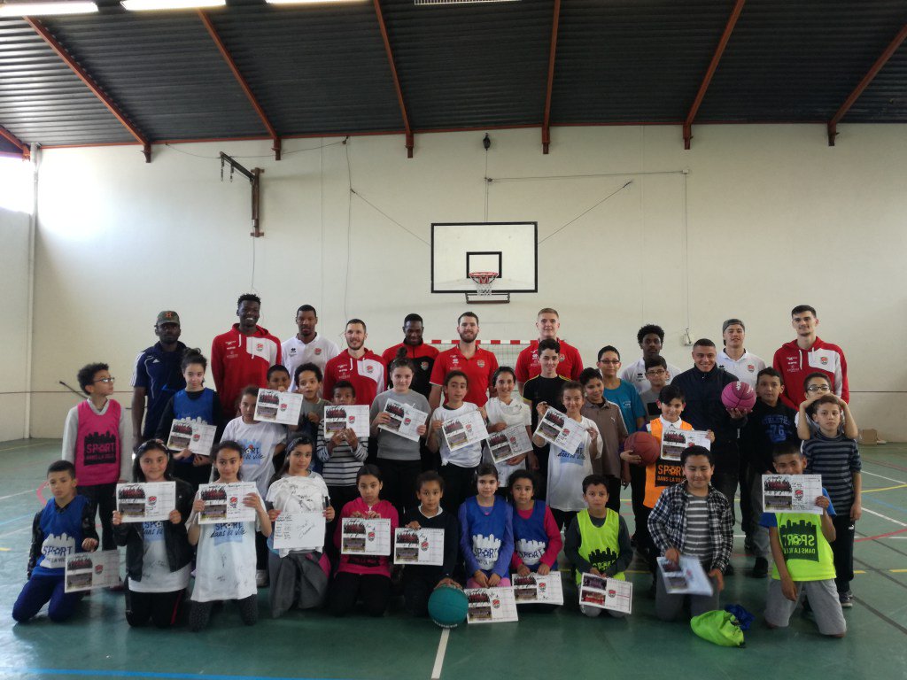 scabbasket's tweet photo. Les pro s’impliquent dans les quartiers de Saint Etienne https://t.co/CVe0vKe6K5 https://t.co/jDHblzsU6X