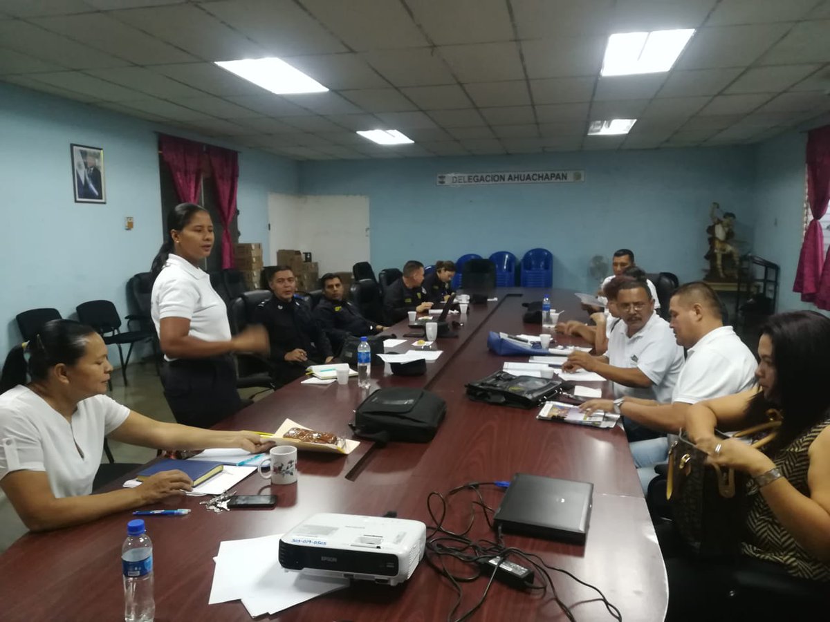PNCSV's tweet photo. #Ahuachapán | Agentes de #PrevenciónSV junto a autoridades de #PREPAZ y #ISDEMU con el fin de planificar las acciones preventivas a realizar en la última semana de mayo y mes de junio en el sector. https://t.co/wluz88WEMQ