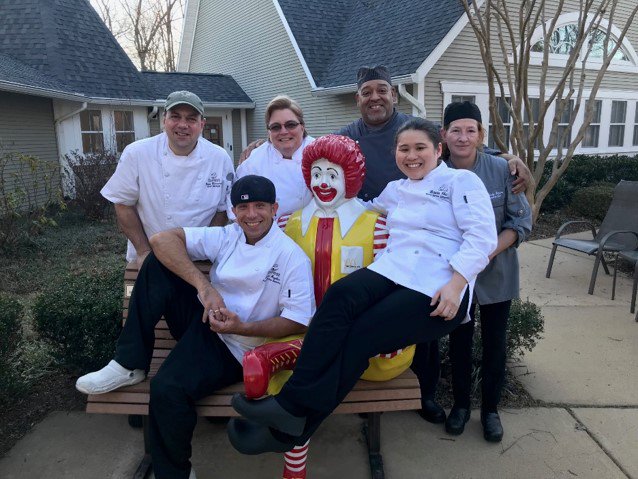 CGCareersUSA's tweet photo. .@eurestusa associates serve up a home cooked meal at the Ronald McDonald House. #CompassInTheCommunity #GiveBack https://t.co/kJM0ICZA55