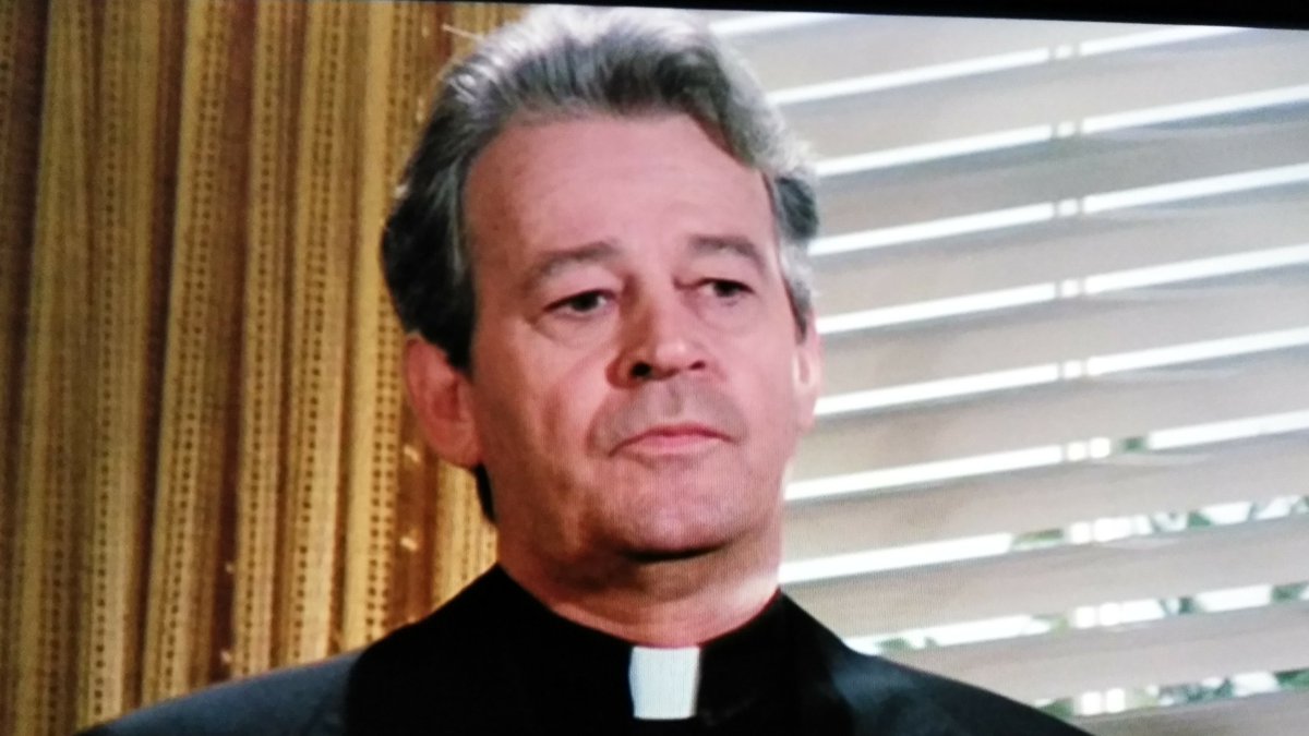 IWriteMonsters's tweet photo. The priest in the Amityville Horror who says nothing demonic is going on IS THE MAYOR FROM JAWS.

I want to believe he has a long filmography of telling people everything's fine. https://t.co/foEpVCn3DD
