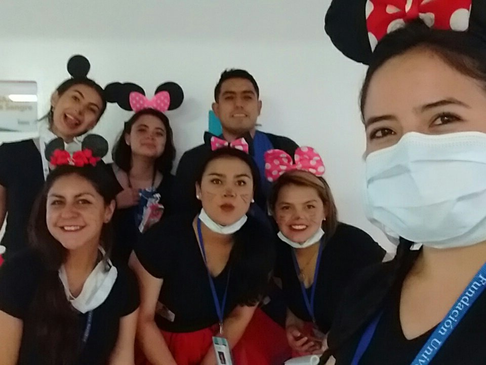 Alejandra9abril's tweet photo. Terminando jornada de educación en la @FundacionHOMI. Felices de aportar en el conocimiento de los padres para la prevención de EDA e IRA en los niños @sammurra @jamartinezb @INSColombia @opsoms @yizethp @yadi0744 https://t.co/cm550hBnzs