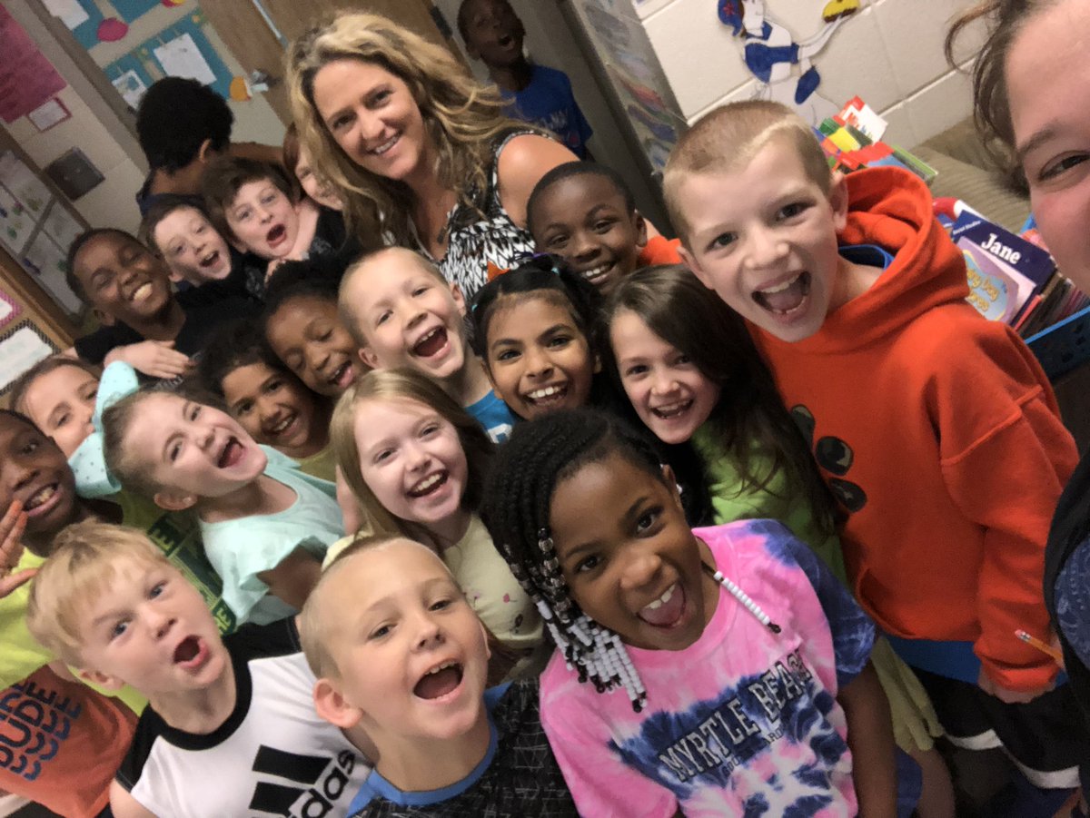 Angelarigsby's tweet photo. I believe people come into your life for a reason. This wonderful woman is proof of that!!!!  We love you SO much Mrs. Hammond and will miss your kind words, love, and encouragement.  #WonderfulWednesday #Isibindi @A5WHES https://t.co/qebYOOWIJ1