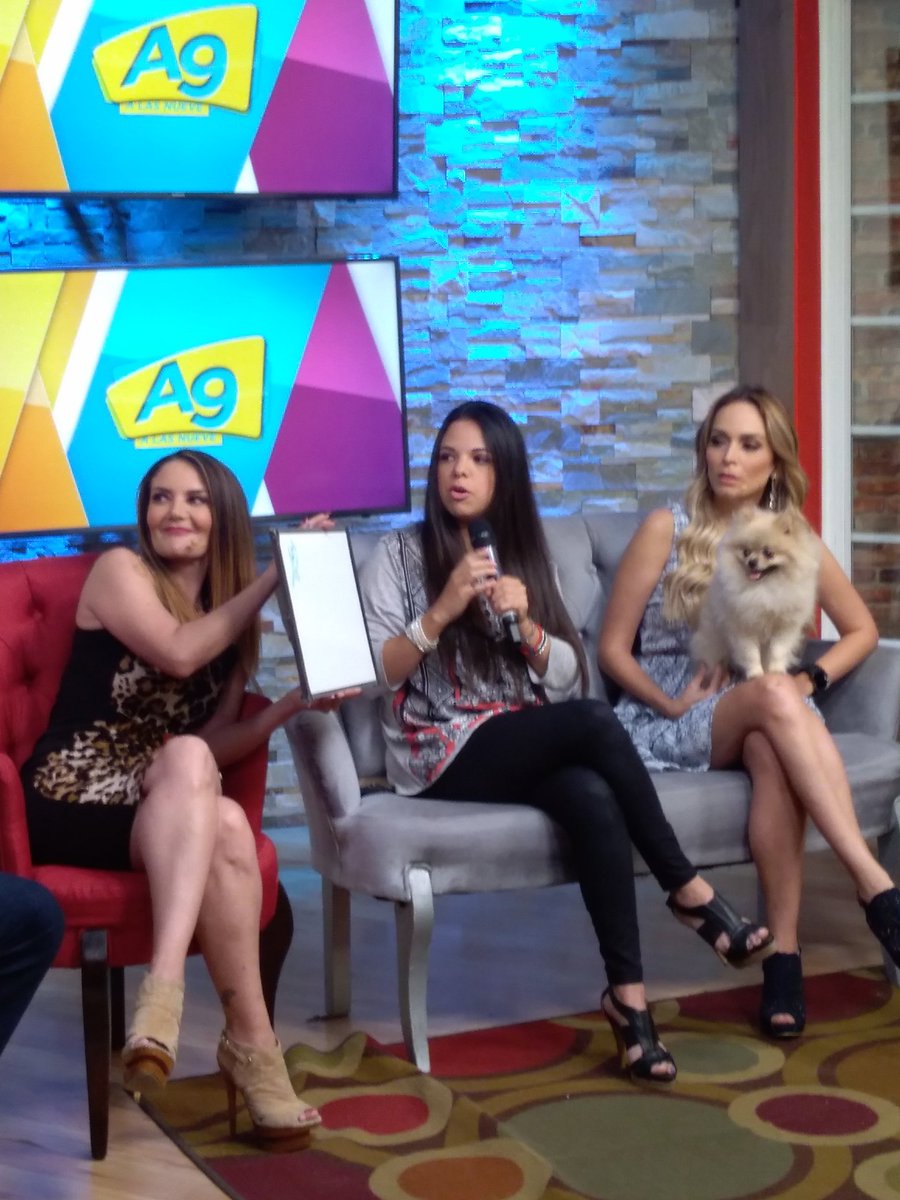 MARYPAZ13's tweet photo. Ya esta @Marce_Yscav en @alas9_wtv con @anibalnavarro1 @MendivilCrystal @Jorgegzamitiz @archiebalardi #MariaRebeca https://t.co/ObLC4MBeP1