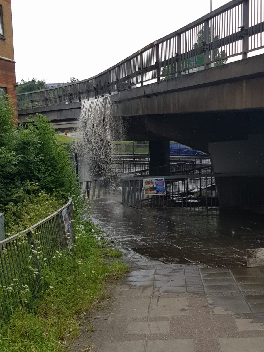 EKesselman's tweet photo. @thameswater @TfLTrafficNews @metpoliceuk @LondonFire major burst water main A41 hendon way by Hendon Central station https://t.co/6vsazkLiJu