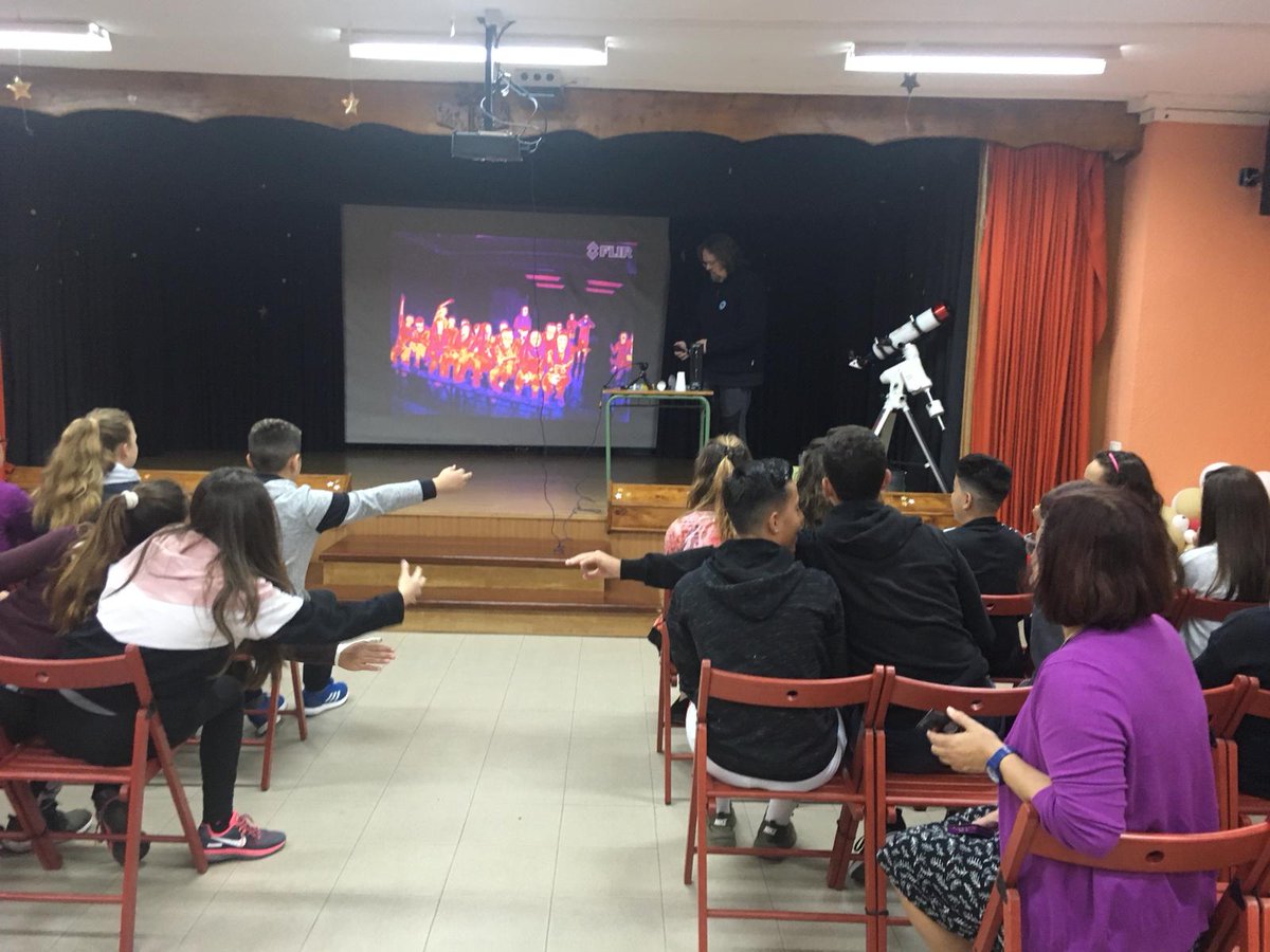 IAC_Astrofisica's tweet photo. Compartimos algunas imágenes de la jornada "El C.E.O Príncipe Felipe viaja al Espacio", que se celebró en este centro educativo de la Victoria el pasado 18 de mayo, y en el que participaron los astrofísicos y divulgadores del @IAC_Astrofisica Sandra Benítez y Alfred Rosenberg. https://t.co/EaplDvtpoT