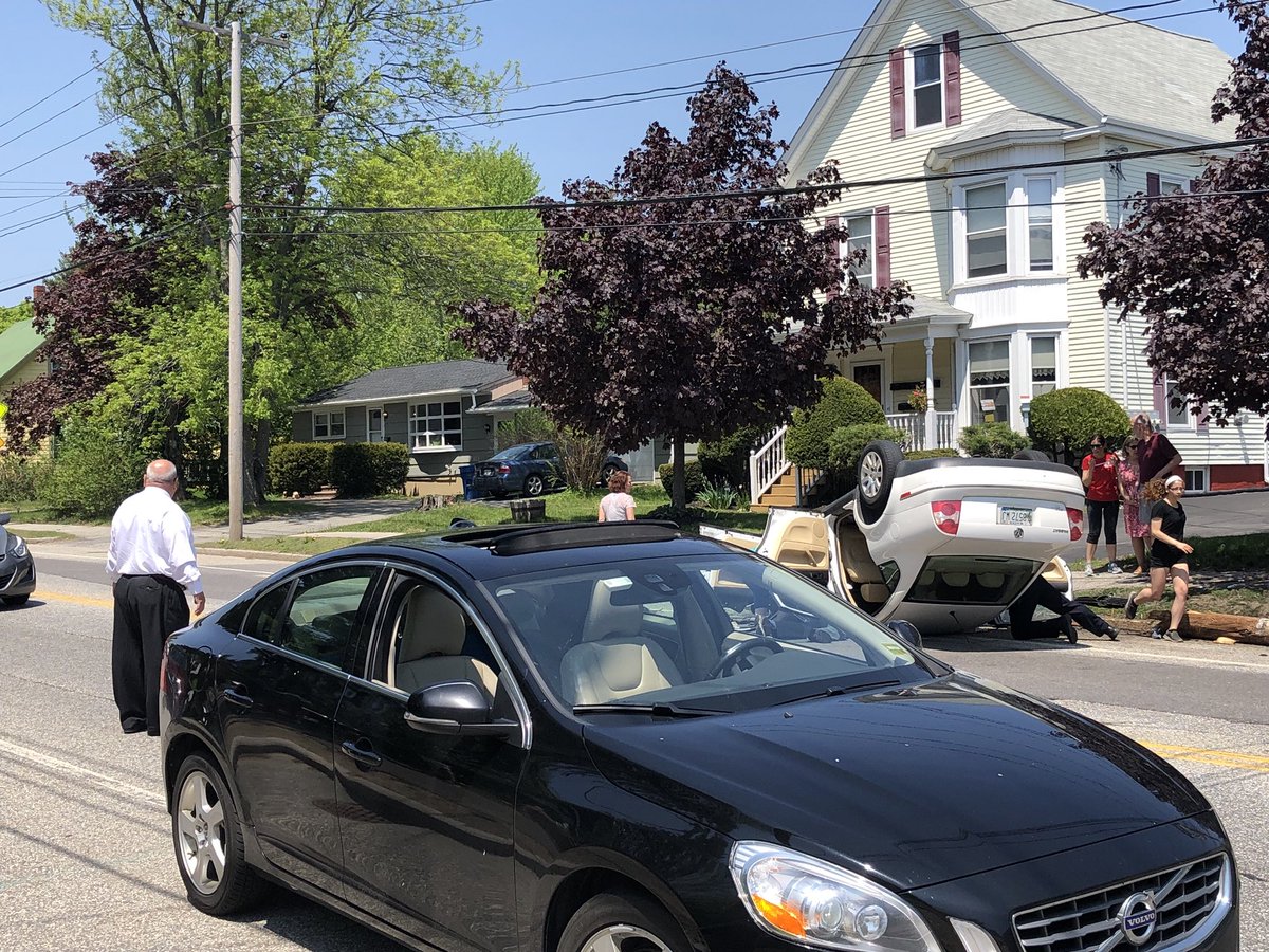 JanaBarnello's tweet photo. Former sheriff and current State Sen. Mark Dion was in the area and helped direct traffic while waiting for police to arrive to Washington Ave. wreck. That’s him in the white shirt. @WGME https://t.co/nbIMTP3OQz