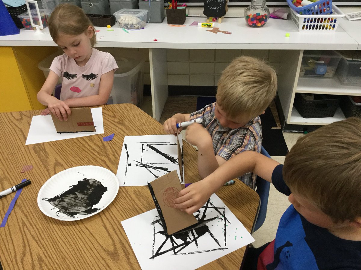 MsBottrell's tweet photo. Creating Piet Mondrian inspired art! #seshsd #hsdlearns https://t.co/BhN0dEjUyT