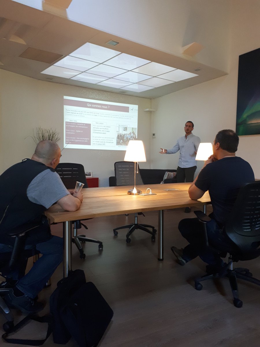 boreal_innov's tweet photo. Ce soir on discute avec nos entrepreneurs de la coopérative et de l'espace #BorealCoworking 😉 https://t.co/W3PuVXIFto