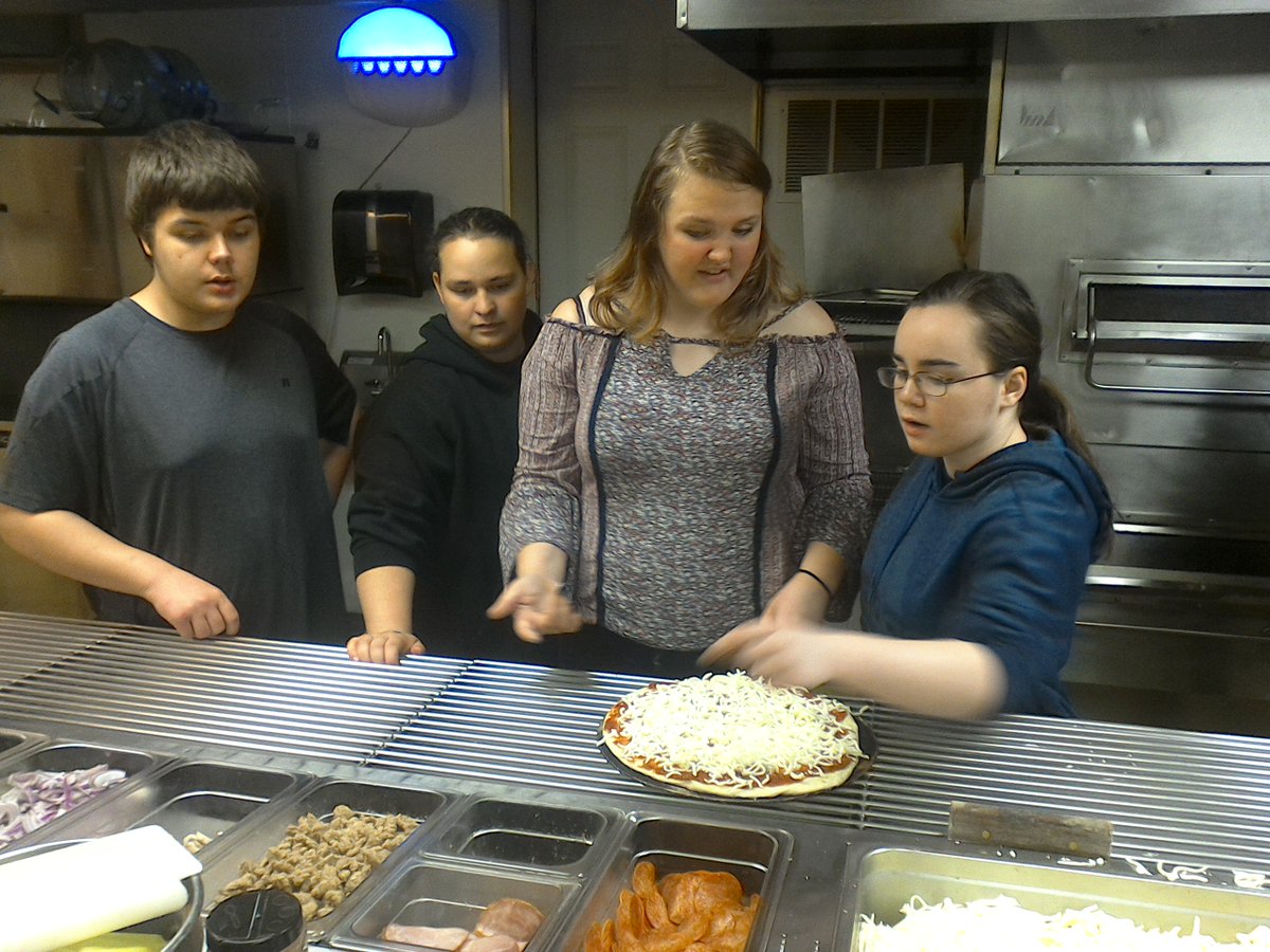 caschaer's tweet photo. Pizza peel
#twolves7prideMHS https://t.co/WfACAJAL5X