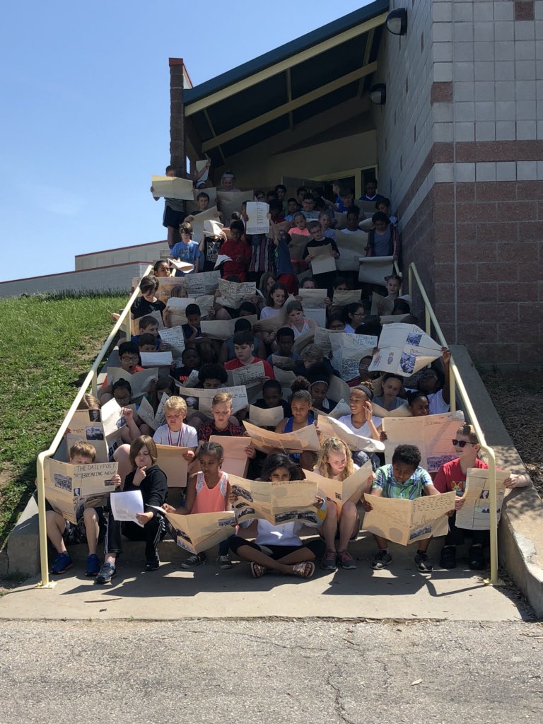 MrsHarris4K4C's tweet photo. Finished our #AmericanRevolution Newspapers! Great way to demonstrate our learning 👊 @RStar512 @theSMSD @Mrs_DevinEllis @QuickSMSD @MrWilliams1245 #5HRocks https://t.co/tRFc1DKNow