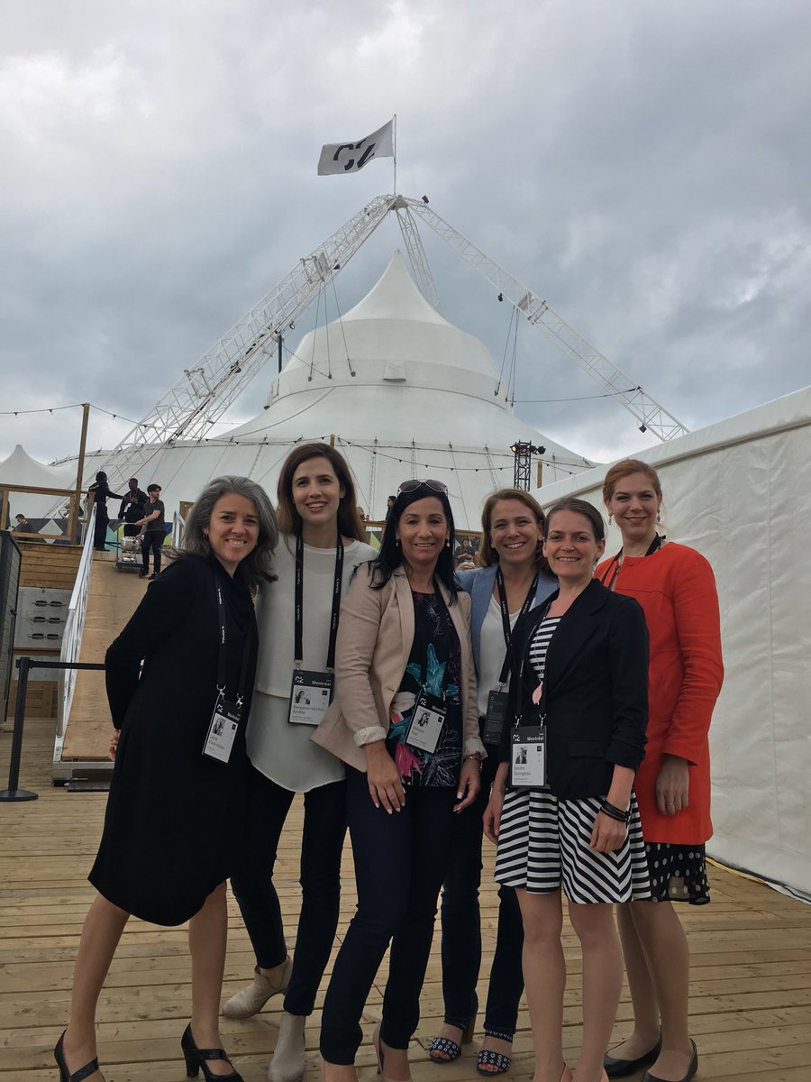 VicSmaniotto's tweet photo. Le panel de choc de #FemmesTP est prêt pour notre atelier sur les #techpropres à @C2Montreal @C2International ! Merci pour l’invitation @économie_quebec https://t.co/vzMKoVeIn9