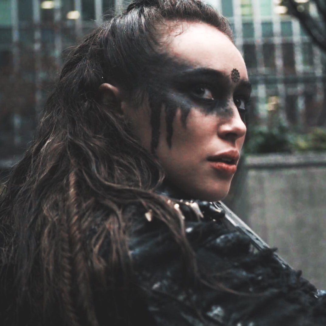 heda_clexa's tweet image. friendly reminder that commander lexa deserved better.