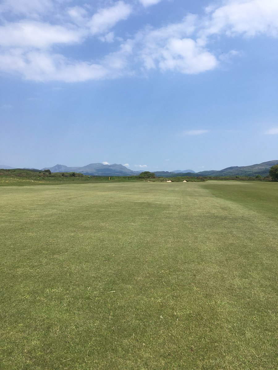 We visited <a href="/rhysbut_rhys/">Rhys Butler</a> at <a href="/royalstdavidsgc/">Royal St.David's GC</a> yesterday, inspecting turf health, sward composition and species shift to fescue influenced by #AquatrolsRevolution. What a great job he and his team are doing with the course ⛳️