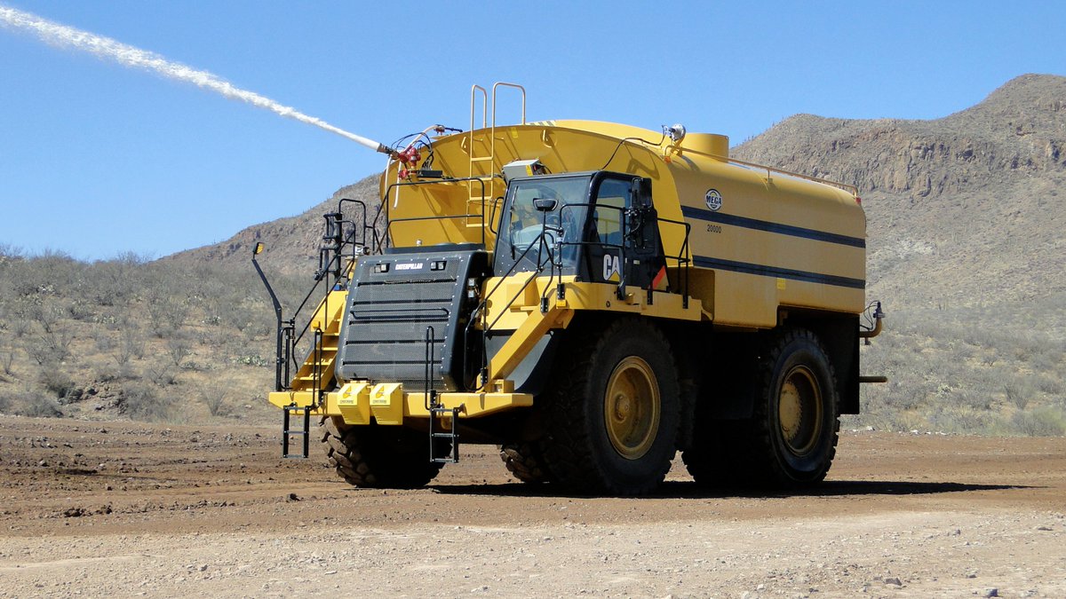 MegaCorpWW's tweet photo. Did you know it's #WatertruckWednesday ?!? Here are some Mega water tank pictures to celebrate! #EmpireSW #Wheelercat #Quinn_Cat https://t.co/2FgUl9tp7V
