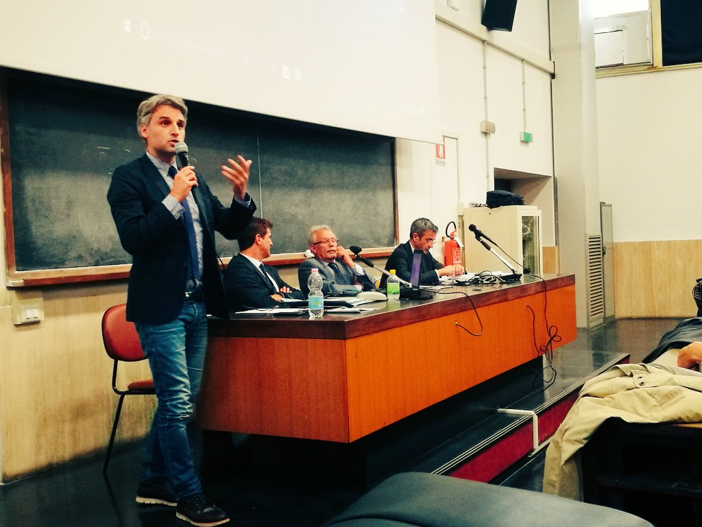 ConfindustriaRC's tweet photo. Con gli studenti di #Economia della 
@SapienzaRoma e gli esperti di @Invitalia ci siamo confrontati sui temi della formazione, dello sviluppo e del lavoro con particolare attenzione agli strumenti per il rilancio dell'imprenditoria giovanile nel #Sud. #IoRestoAlSud 😉👍 @GGIRC https://t.co/CoHitcMKBf