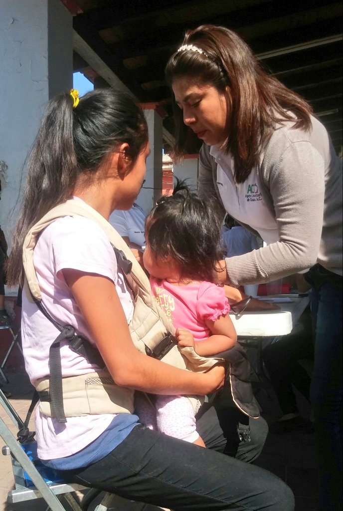 ACOaxaca's tweet photo. Esta mañana visitamos la Agencia de San Juan Chapultepec, en donde se beneficiaron  sus habitantes  a través de nuestros servicios gratuitos de salud y abasto. https://t.co/BDEbVsJ1Tk