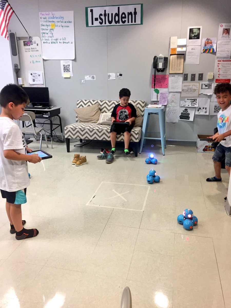 Mrs_Kling_Tech's tweet photo. Heard: Oh, my Gosh! This is the #coolest #house ever! What did you #build? How the heck did u build THAT?!?! Mrs Kling we r tack in’ #robots. #AI @LegoPhotography @LEGO_Education @WonderWorkshop @MindWareToys #STEM @SASD_Vernfield @edutopia @PADeptofEd @usedgov #LearningTo Share https://t.co/odSnWXHqgM