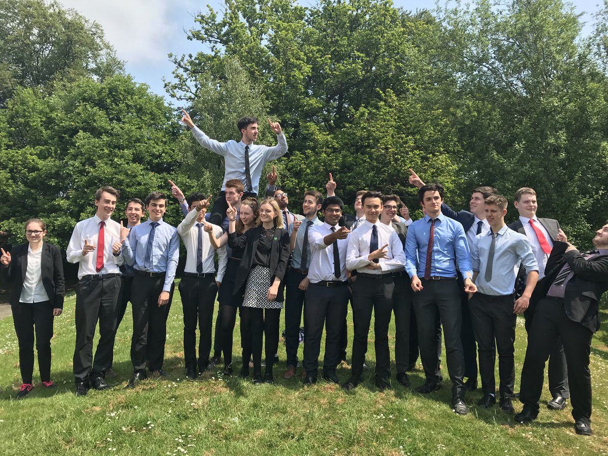 Bennett_Physics's tweet photo. A lovely celebration with an amazing group of physics students. You are all brilliant and we wish you all the best. Thank you for the gifts. #physics2018 https://t.co/0zcVzZ4wIV