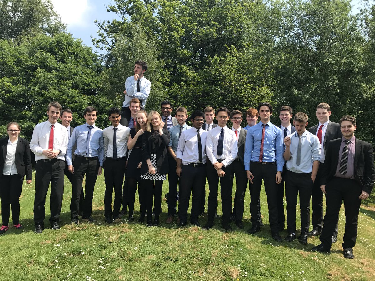 Bennett_Physics's tweet photo. A lovely celebration with an amazing group of physics students. You are all brilliant and we wish you all the best. Thank you for the gifts. #physics2018 https://t.co/0zcVzZ4wIV