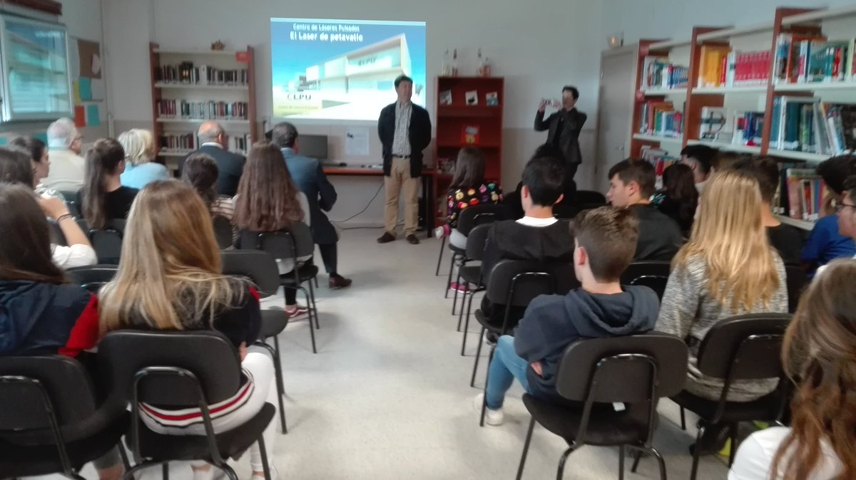 IesoTomasBreton's tweet photo. Donación de material del Centro de Láseres Pulsados por medio del Ayuntamiento de Villamayor al IESO Tomás Bretón https://t.co/U9yQxs2jRE