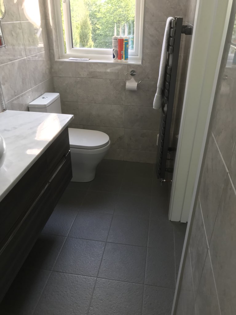 CraftContractor's tweet photo. Here are a few images of an extension we carried out to create a new en-suite for a client. Nice little job for one of our last projects. https://t.co/JowmIgdkUi