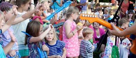 chicagokids's tweet photo. Grab your picnic blankets and baskets and get ready for these awesome summer concert series! https://t.co/0OSPW4GyYv https://t.co/DA29LNxGJC