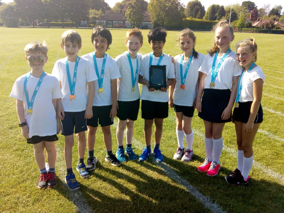 TraffordSSP's tweet photo. Glorious evening for the Trafford Primary schools #Orienteering event @DT_AoMSchool. Well done to all 21 teams & 168 participants taking part. Congrats #WellGreen🥇#LoretoPrep🥈 @HeyesLane 🥉& all the Individual race winners ☀️👍 https://t.co/vYmZa6lob6