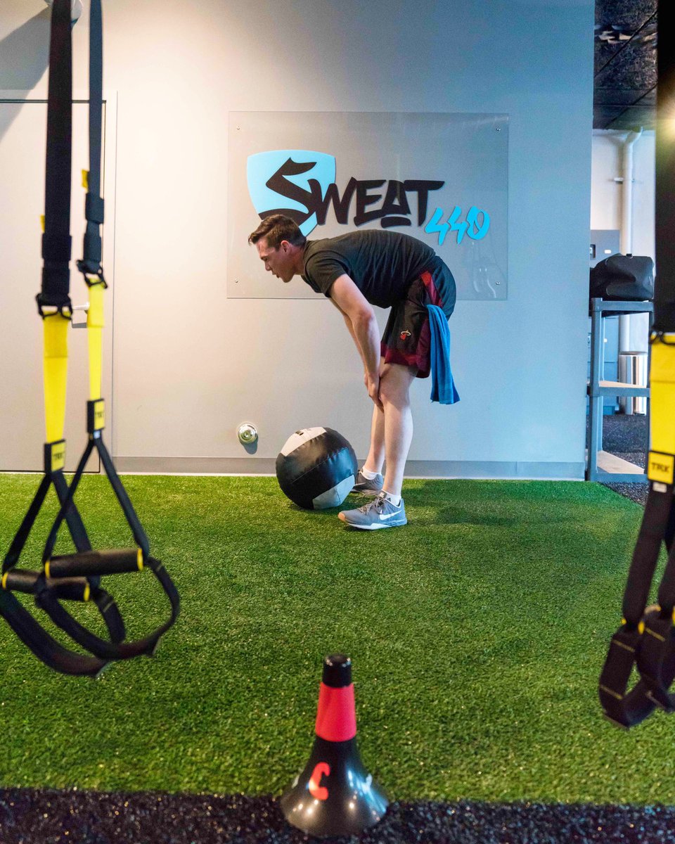 sweat440's tweet photo. You're half-way through the week - DON'T QUIT NOW! Grab a towel, fill up your water bottle and get to #Sweat440 for a heart-pounding, 6-pack carving cardio and core class 🏃 #NeverLate⠀
.⠀
.⠀
.⠀
.⠀
#coreworkout #abs #conditioning #HIIT #miamibeach #fitness #groupclass https://t.co/vcl6ZZt5up