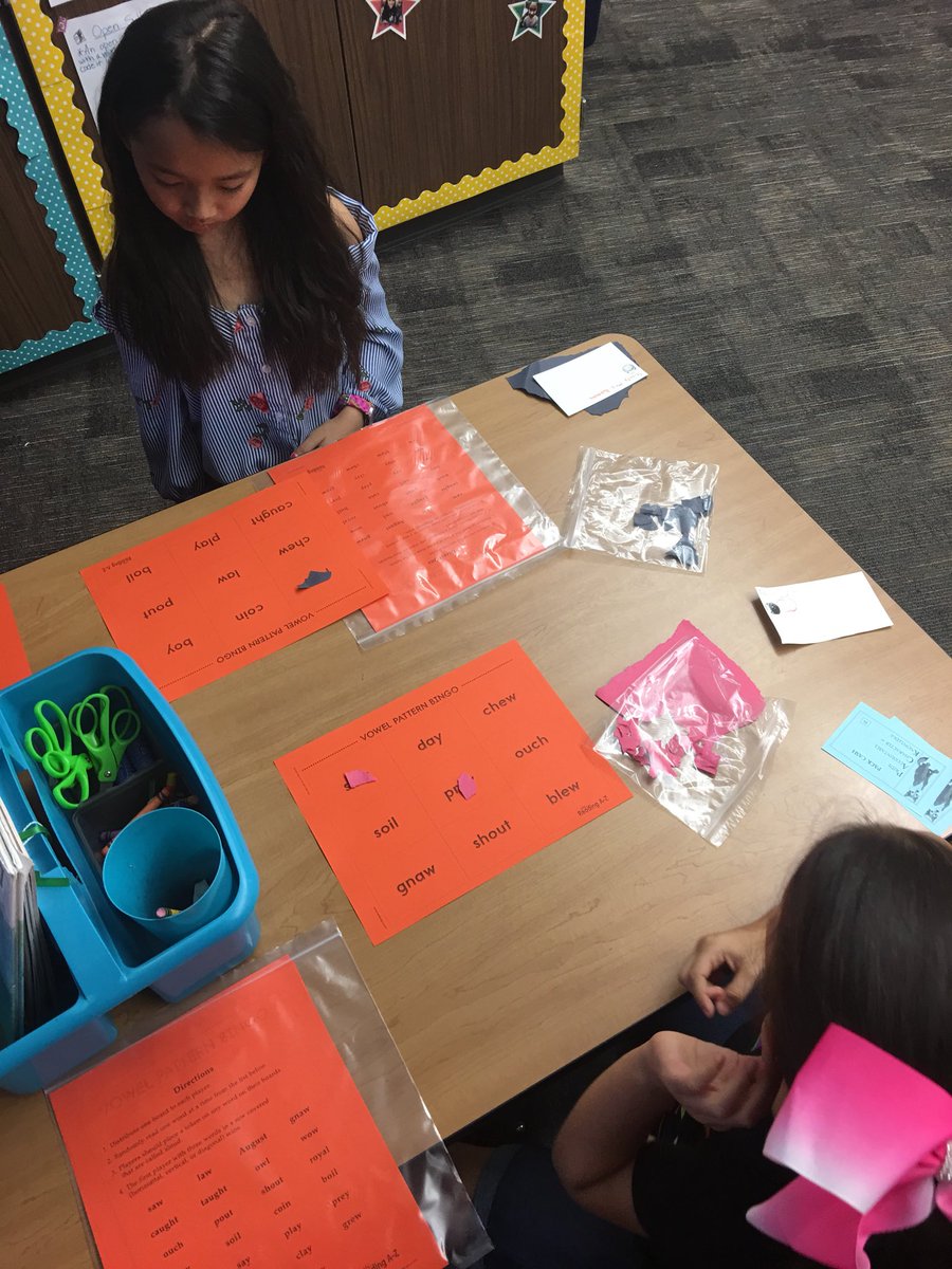 jesmcallister's tweet image. For the next 5 days Ss will be putting together a summer activity box. They made a summer journal, book mark, and lots of phonics/ reading games! Yesterday we made/played a vowel pair bingo game. Today we are making/playing a blends Go Fish game! #stopsummerslide @WoodardCFISD