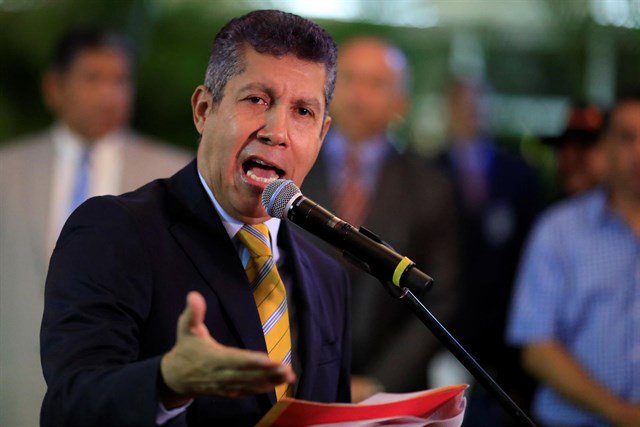 sumariuminfo's tweet photo. Henri Falcón iniciará proceso de impugnación por resultados en las presidenciales https://t.co/283NyYKGk4 https://t.co/fxPJ6LF8vd