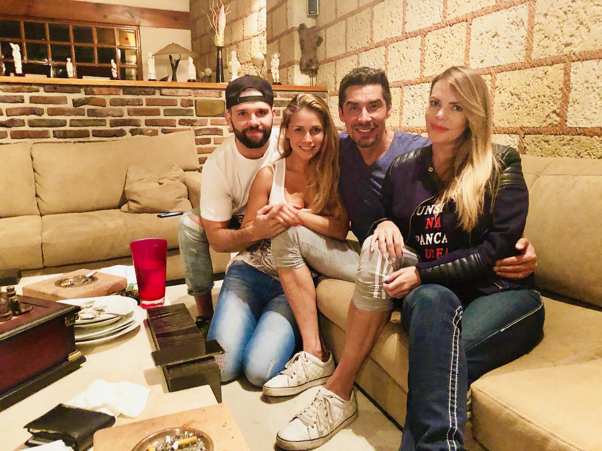 MxGreenLight's tweet photo. Que gusto verlos @alinehndz @charlylopezgar @fabiomelanitto #Vanesa 😍 #ComingSoon 🔥🔥 https://t.co/Tvkq5LBZDQ