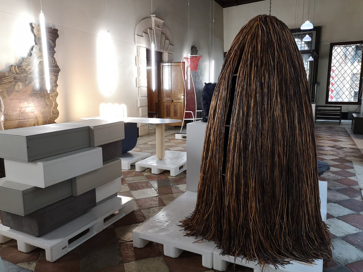 MarcoSesanaTw's tweet image. Con la mostra collettiva #designafterdarwin che ospitiamo a #PalazzoMorosini oggetti e spazi vengono ripensati per un nuovo utilizzo. La spinta all’innovazione è parte anche del DNA di @GeneraliItalia. #designve #ValoreCultura