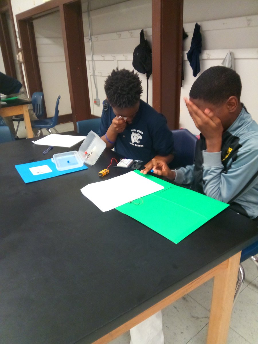 CHIWEST11's tweet photo. @cpsSTEM  TEAM LAURA WARD PREPARING FOR BATTLE ..THEIR ALLIES PROJECT SYNCERE AND THEIR STEM COACH MS ARMTRONG https://t.co/56xBWyhah5