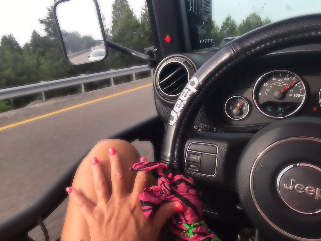 7026saki's tweet photo. Destination......anywhere! #jeeplife #journey #openroads #myjeeplife #jeep #jku #windtherapy #toplesslife #eastTNjeepgirl https://t.co/Zsbn7Z4HL0