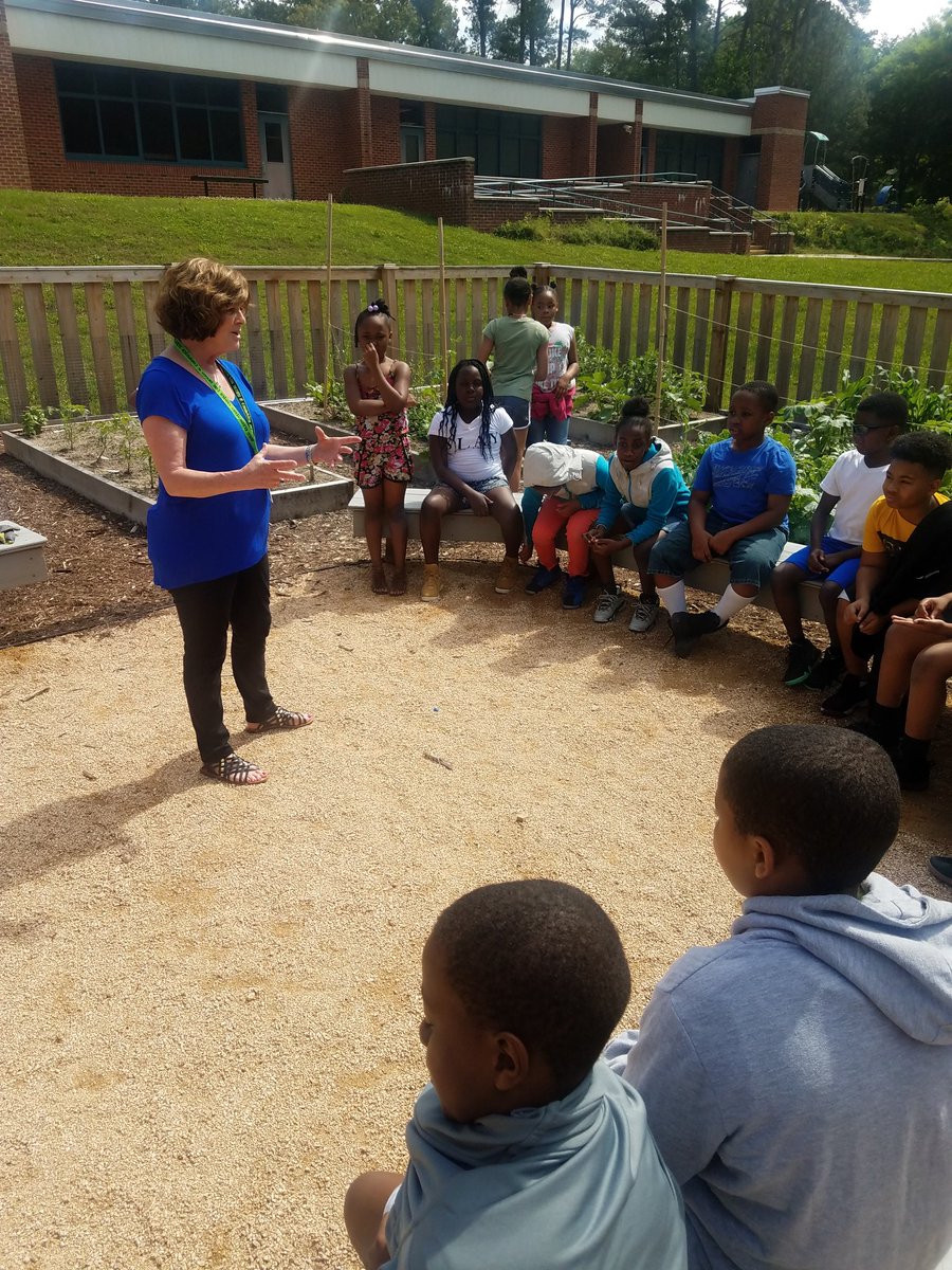 MrsOliver17's tweet photo. Planting seeds in our raised beds in the Bugg Garden! Tomatoes, green beans, basil and eggplants. #BuggByDesign #BuggMagnet https://t.co/VFUhQp1lQ2