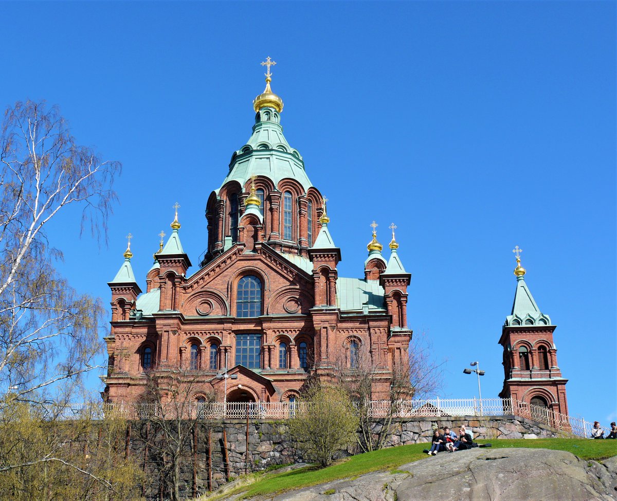 DiscoverFinland's tweet photo. With the weather we've been having in Helsinki recently, there's no better time to join a guided tour and stroll the city's streets: https://t.co/mmBe9qpSGS https://t.co/rMgtcnyhHn