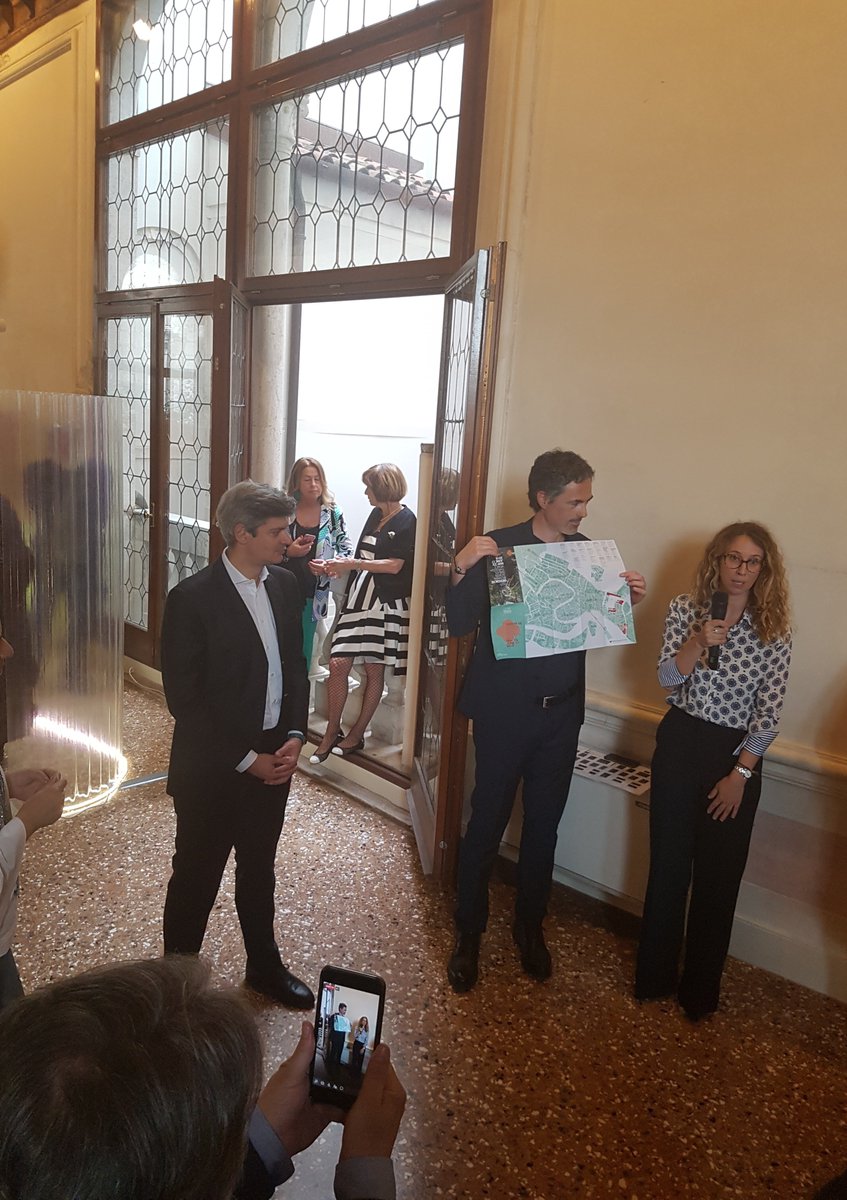 _LuciaSciacca_'s tweet image. Luca Berta e Francesca Giubilei ci raccontano #designve: una passeggiata attraverso la città, in cui ogni tappa è l’occasione per scoprire progetti di #design ambientati in luoghi unici, spesso non accessibili al pubblico e fuori dalle rotte turistiche più tradizionali.