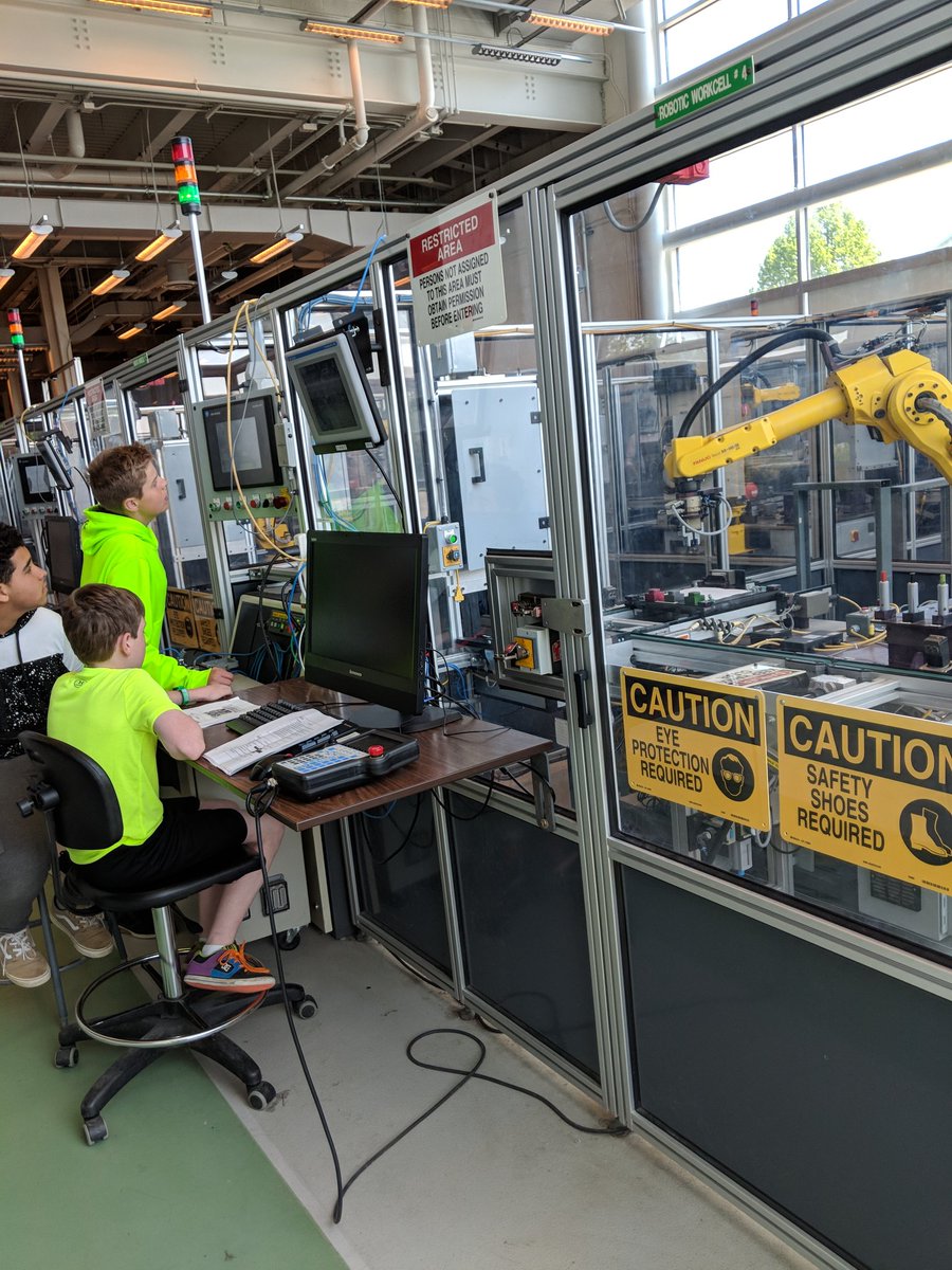 MrsC_Darling's tweet photo. @ForestViewPS Students in Gr 7/8 Building Future Connections with Durham College @durhamcollege #paramedic #Electromechanicalengineer #occupationalphysicaltherapy https://t.co/N7x4f3Acrt