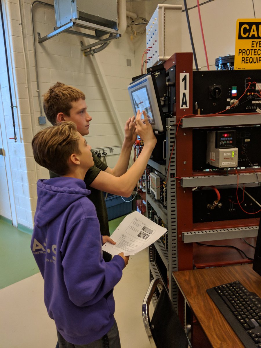MrsC_Darling's tweet photo. @ForestViewPS Students in Gr 7/8 Building Future Connections with Durham College @durhamcollege #paramedic #Electromechanicalengineer #occupationalphysicaltherapy https://t.co/N7x4f3Acrt