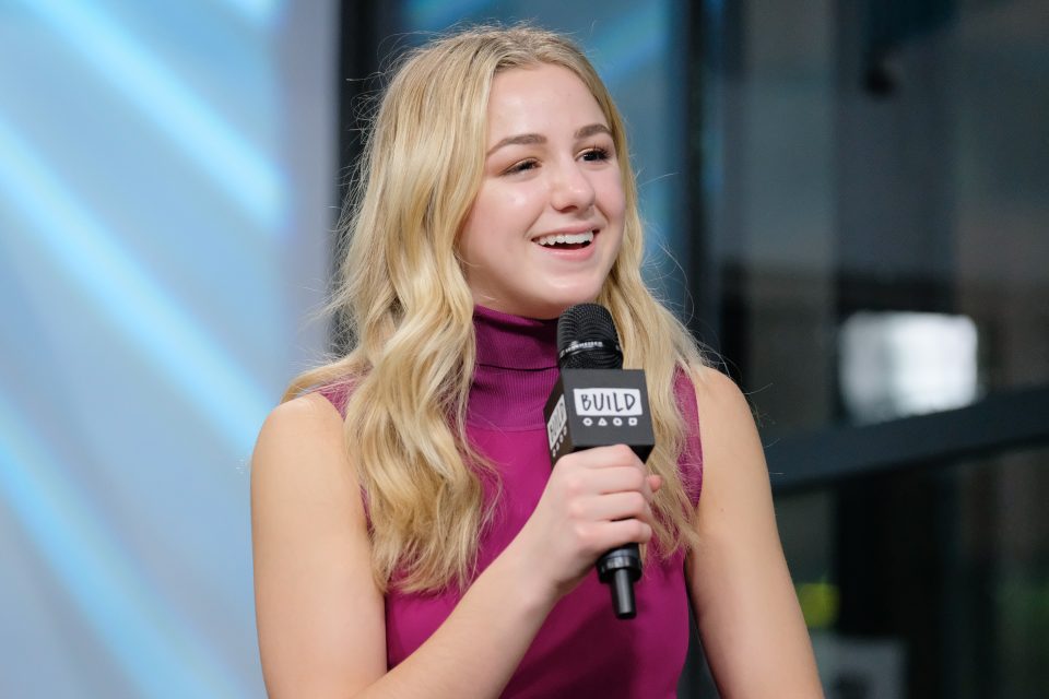 TigerBeatNow's tweet photo. .@ChloeLukasiak can make any location look beautiful! Watch as she takes on the #UglyLocationPhotoshoot challenge:
https://t.co/BCdmEO5MIw https://t.co/8RVoweoH2U