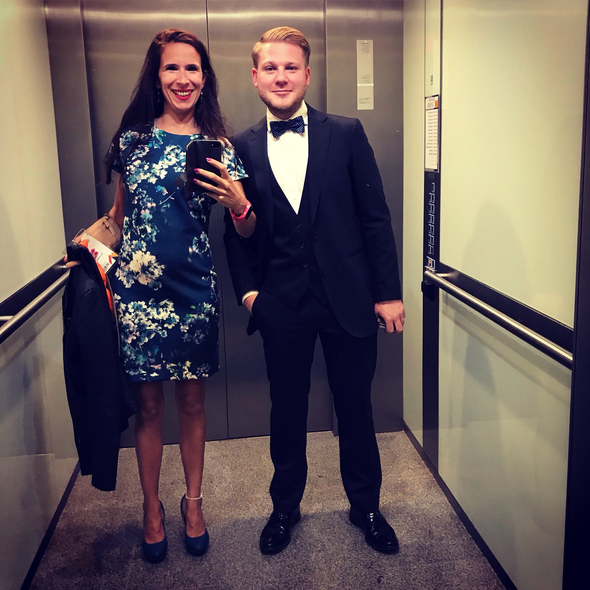Its time for the awards with @SebastienReps en <a href="/ElsThielemans/">ElsThielemans</a> #rsmEBAgala @rsmEBA 🔥 #maxusness <a href="/MaxusBelgium/">Maxus Belgium</a>