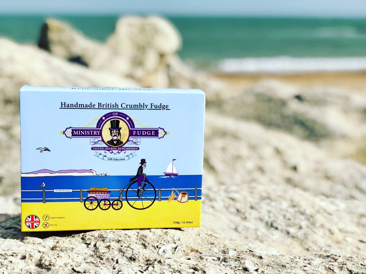 🦀Inspired by our love for the sea, a perfect view from Mudeford Quay🏖
We’ve now officially launched our luxury gift boxes in farm shops and cafes around the area ☕️ If you haven’t tried our fudge yet, now is your chance! 💜🎩 #Dorset #Local #sea #yummy