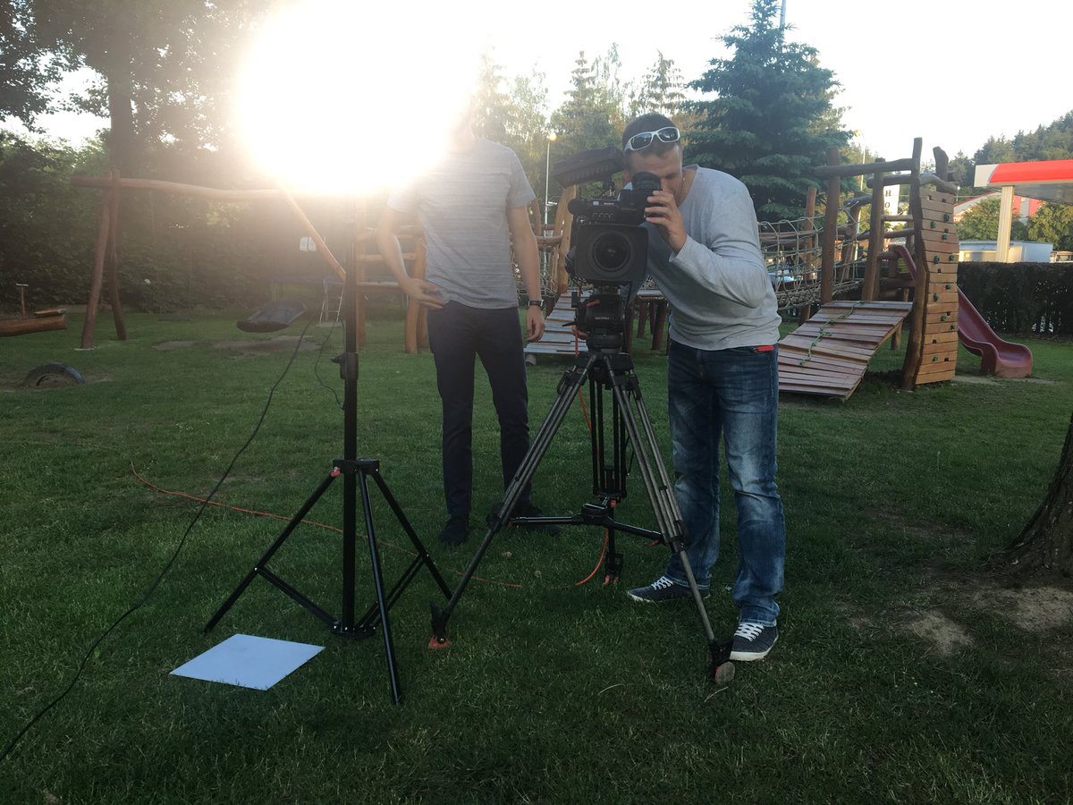 MJureka's tweet photo. Za chvíli v @HydeParkCT24 @CT24zive  z velice netradičního studia z Rožnova pod Radhoštem #leaderfest #venkov #kurovec https://t.co/Rp4h3NFNjb